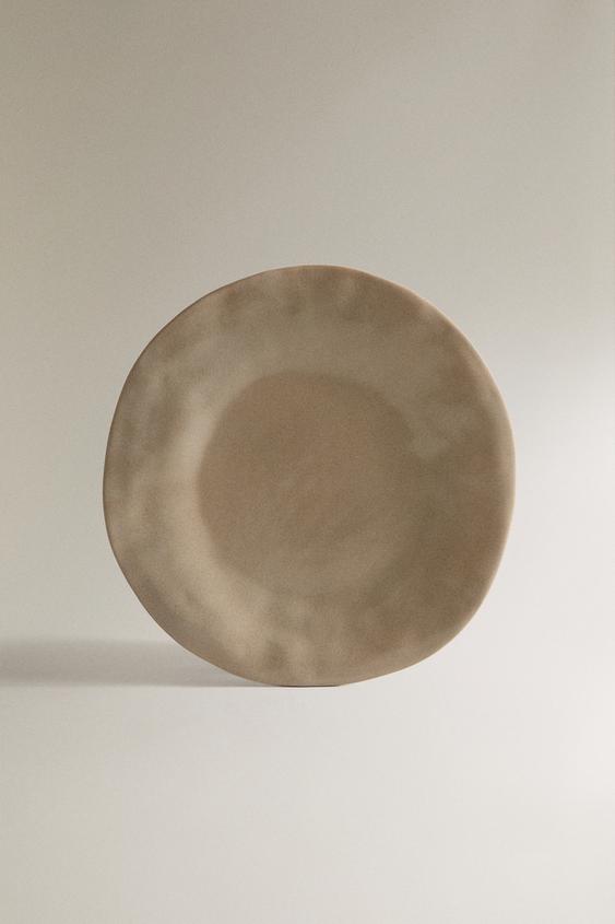 ASSIETTE PLATE GRÈS IRRÉGULIÈRE - Gris taupe de Zara - Image 0