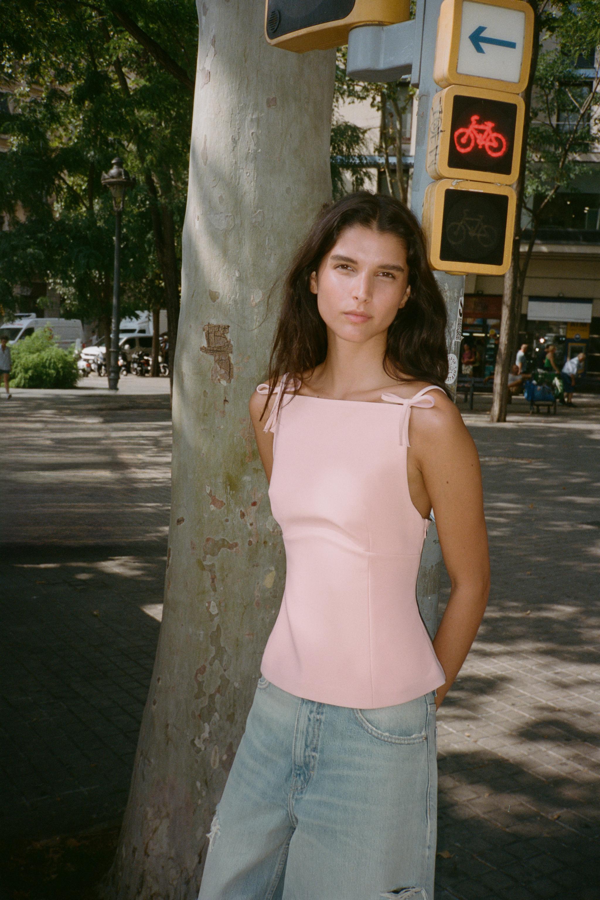 新品　ZARA ストラップレス　フラワーテクスチャーミニワンピース　ピンク 新品 ZARA ストラップレス フラワーテクスチャーミニワンピース
