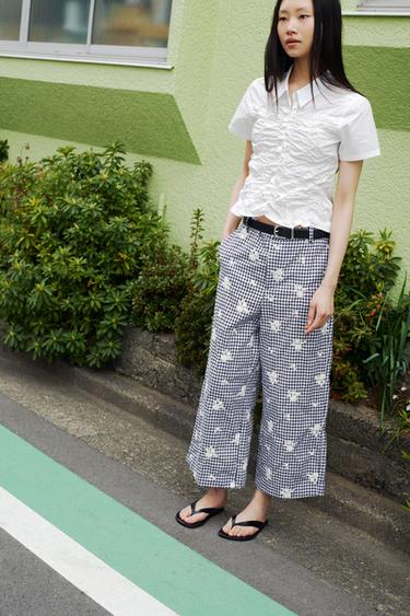 刺繍入りチェック柄キュロットパンツネイビーブルー/ホワイトZaraの刺繍入りチェック柄キュロットパンツ - ネイビーブルー/ホワイト 