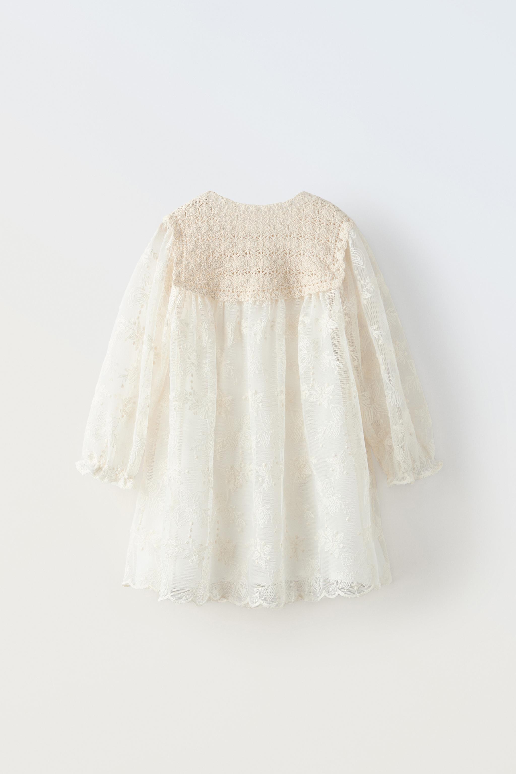 ROBE EN MATIERES VARIEES AVEC CROCHET ET BRODERIES