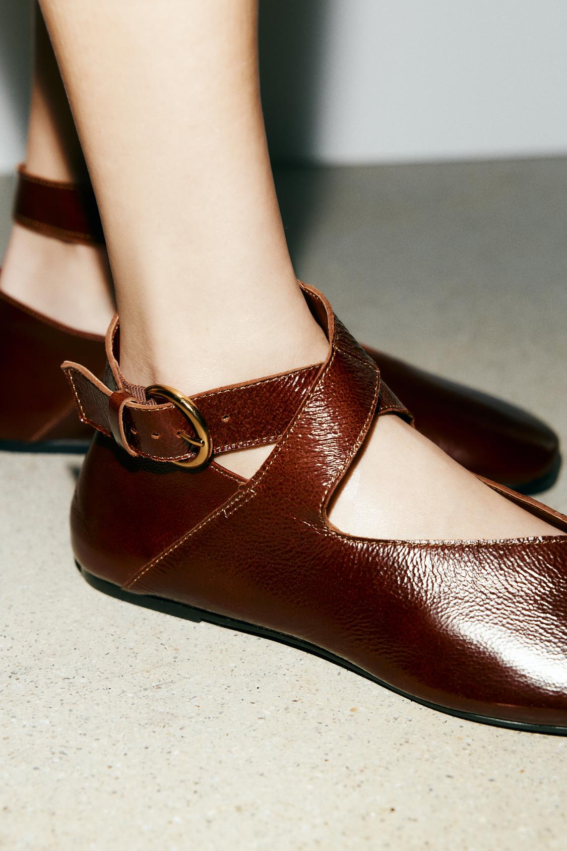 PATENT EFFECT BUCKLE BALLET FLATS