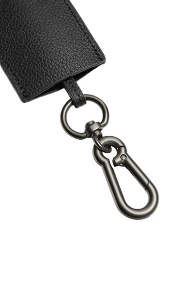 LLAVERO CON COLGANTE PIEL - Negro de Zara