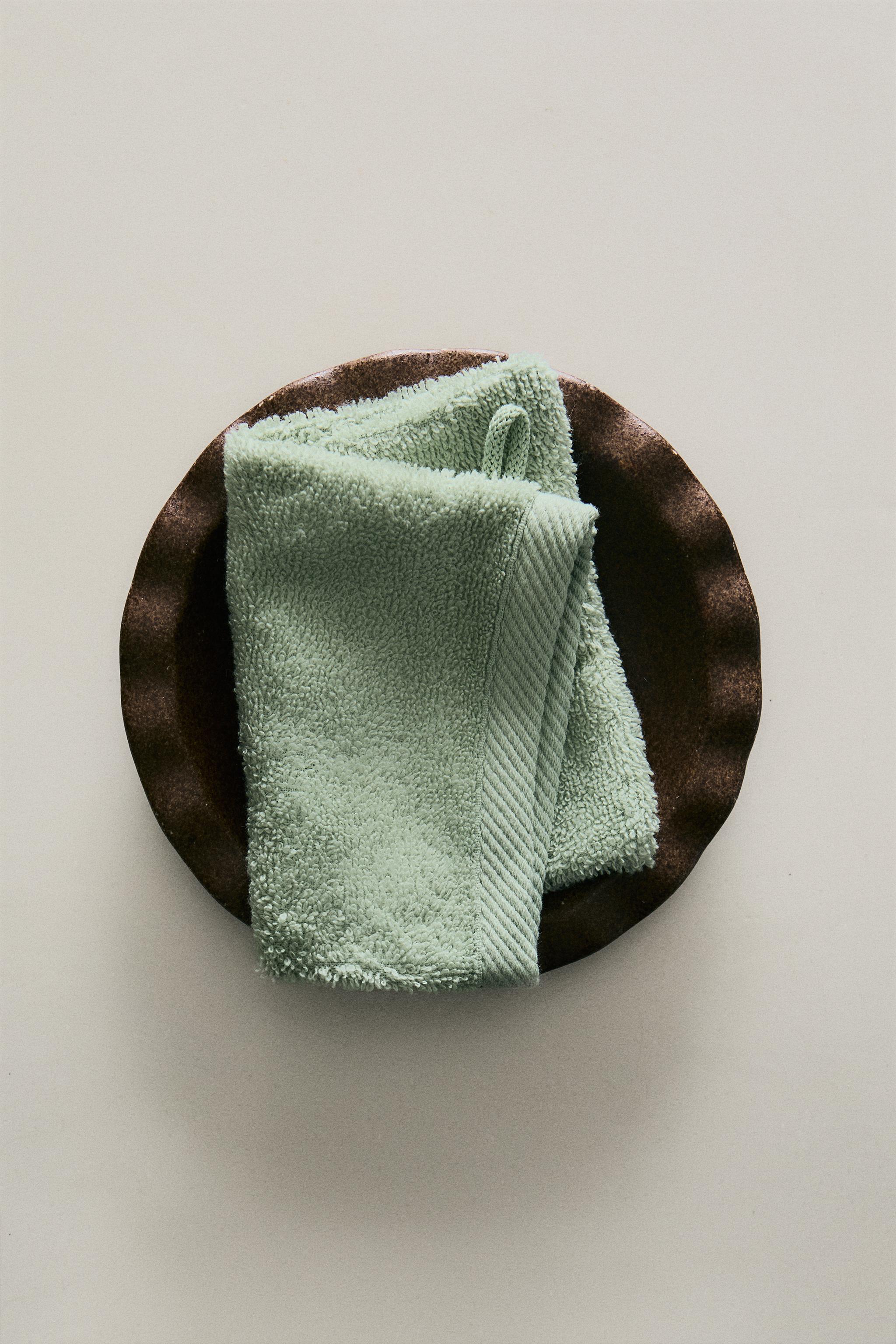 COTTON TERRY BATH MITT — Green / Blue