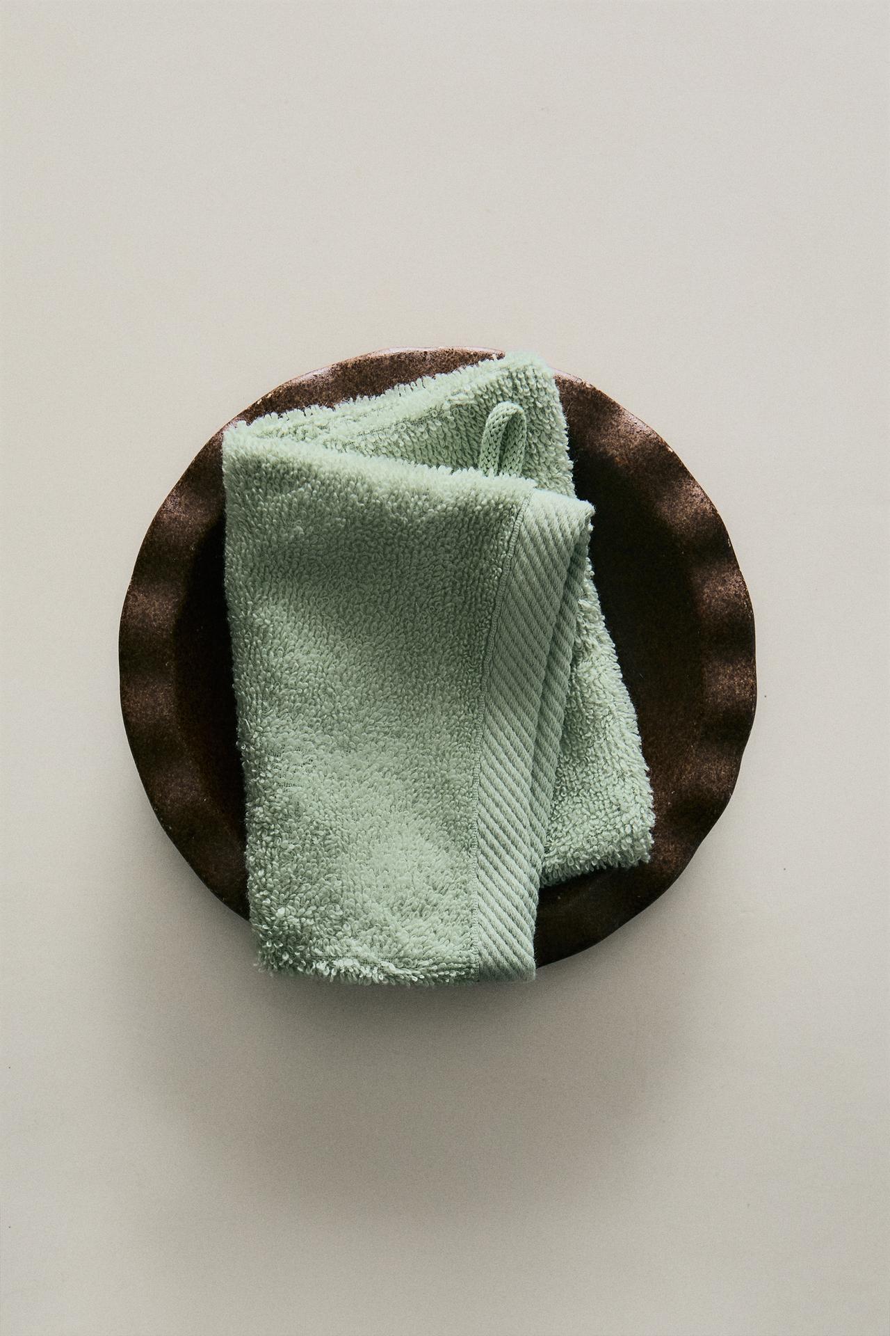 COTTON TERRY BATH MITT — Green / Blue
