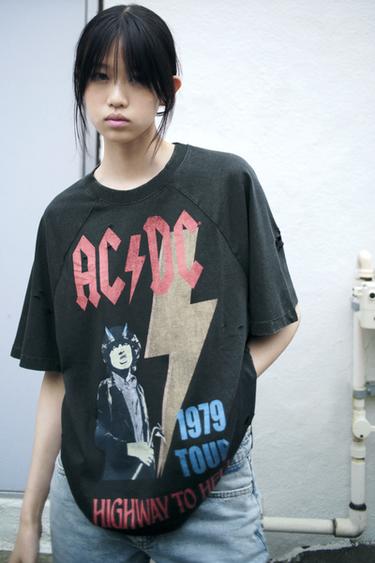 ウォッシュ加工Ｔシャツ ©AC/DCカーボングレー0Zaraのウォッシュ加工Ｔシャツ ©AC/DC - カーボングレー - 画像 0