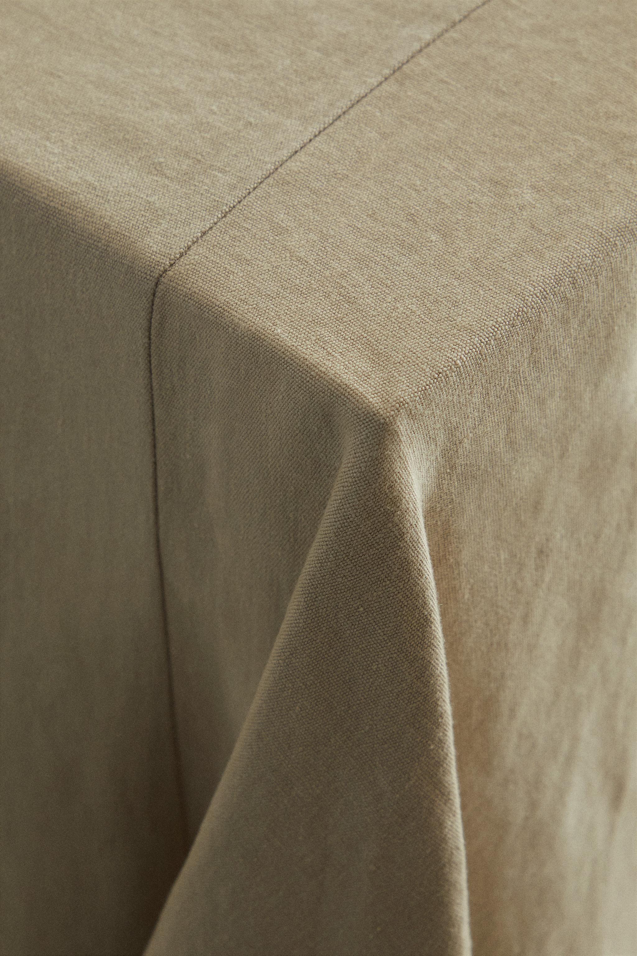 WASHED LINEN RECTANGULAR PLACEMAT