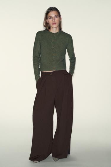 جاكيت محاك بأزرار كروية - أخضر فيجوريه الخاص بـ Zara