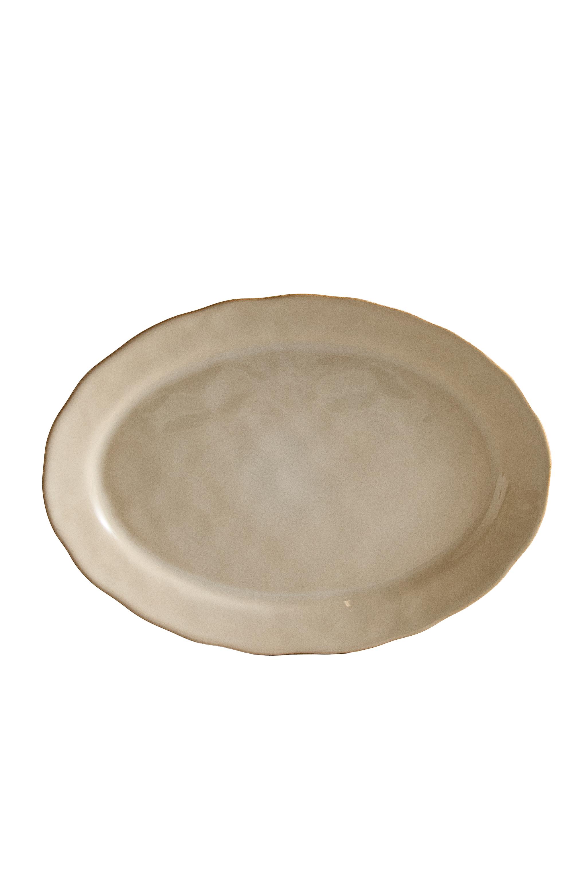 STONEWARE SERVING DISH WITH IRREGULAR EDGE