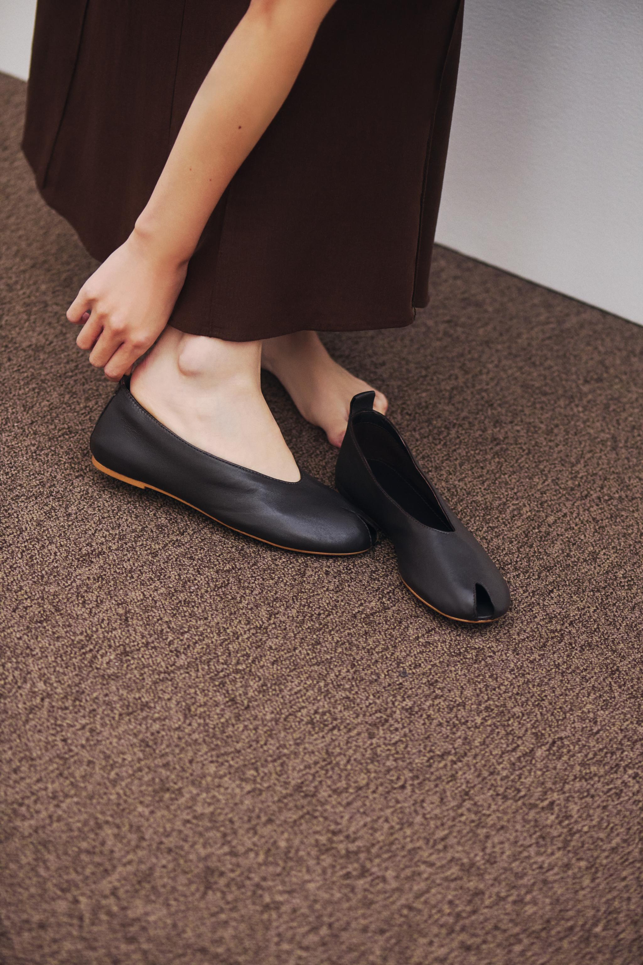 オープニング入りレザーバレリーナ - ブラウン | ZARA Japan / 日本