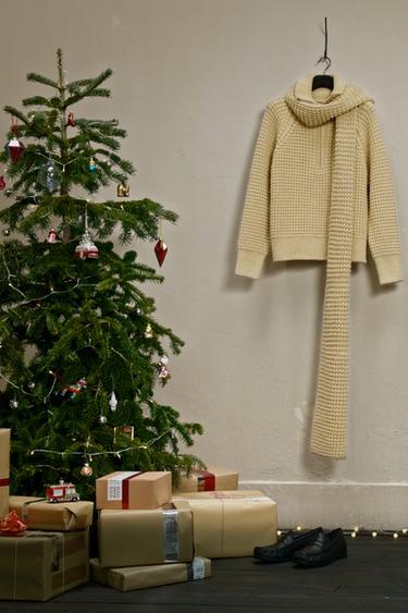 ВАФЛЯ ТӘРІЗДІ ТОҚЫМАЛЫ ШЕКТЕУЛІ ШЫҒАРЫЛЫМ ЖЕМПІРІ - Экру Zara компаниясынан