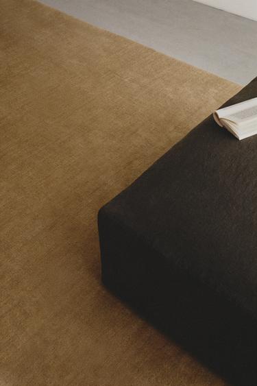 WOOL RUG WITH PLAIN DESIGN - Dark beige by Zara