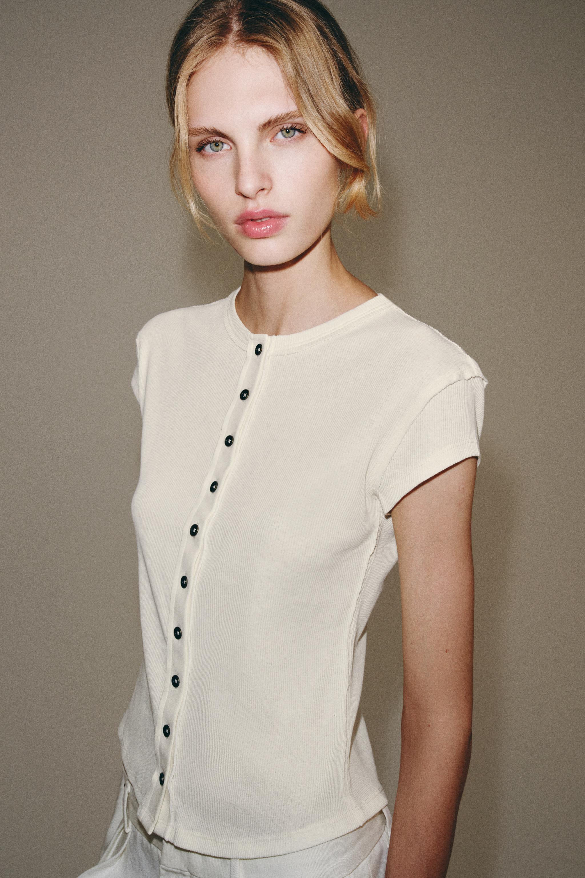 BUTTON PLACKET T-SHIRT