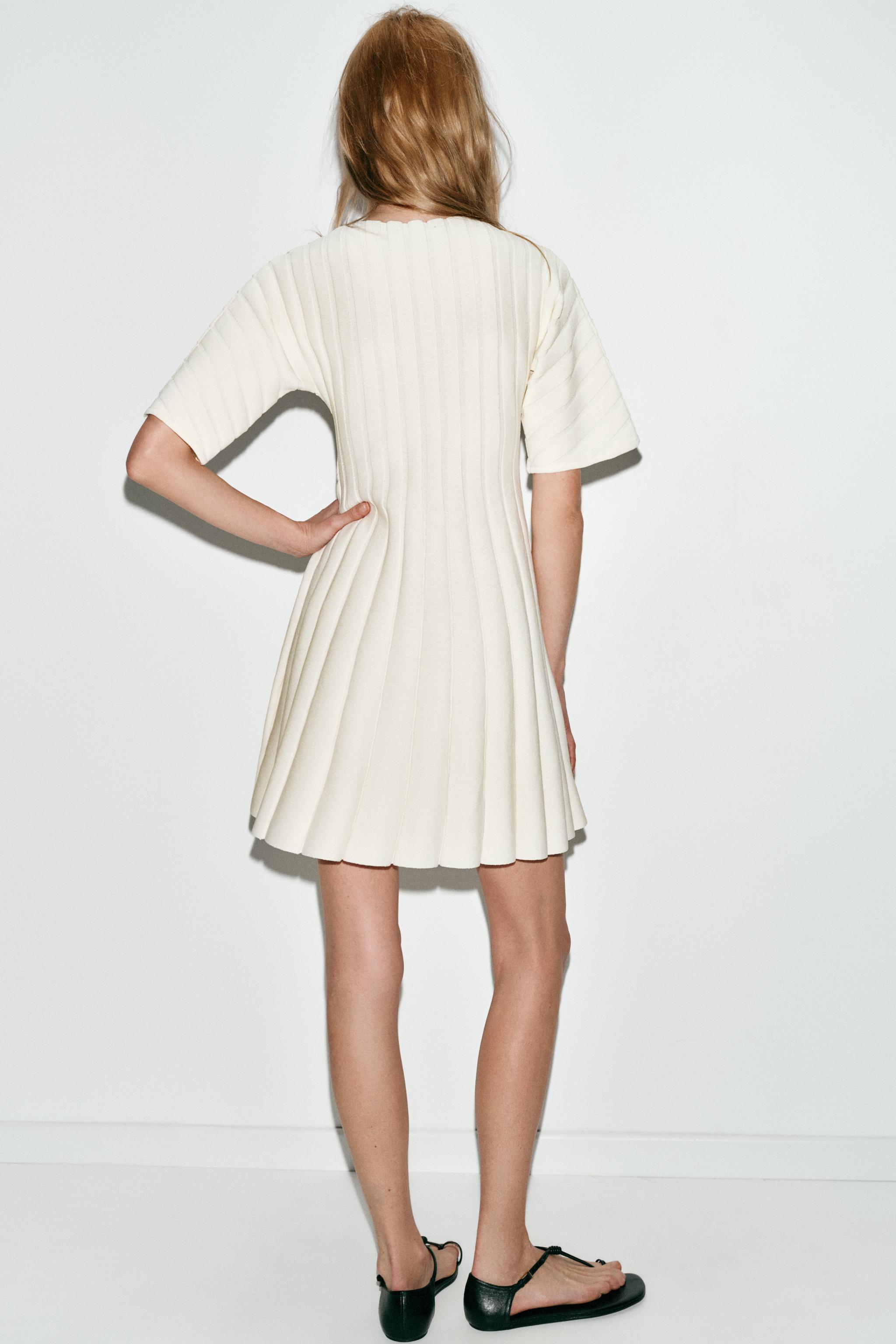 SHORT RIB KNIT BALLOON SLEEVE DRESS