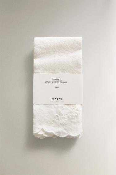 PACK OF FLORAL EMBROIDERED LINEN NAPKINS (PACK OF 2) - White by Zara - Image 4