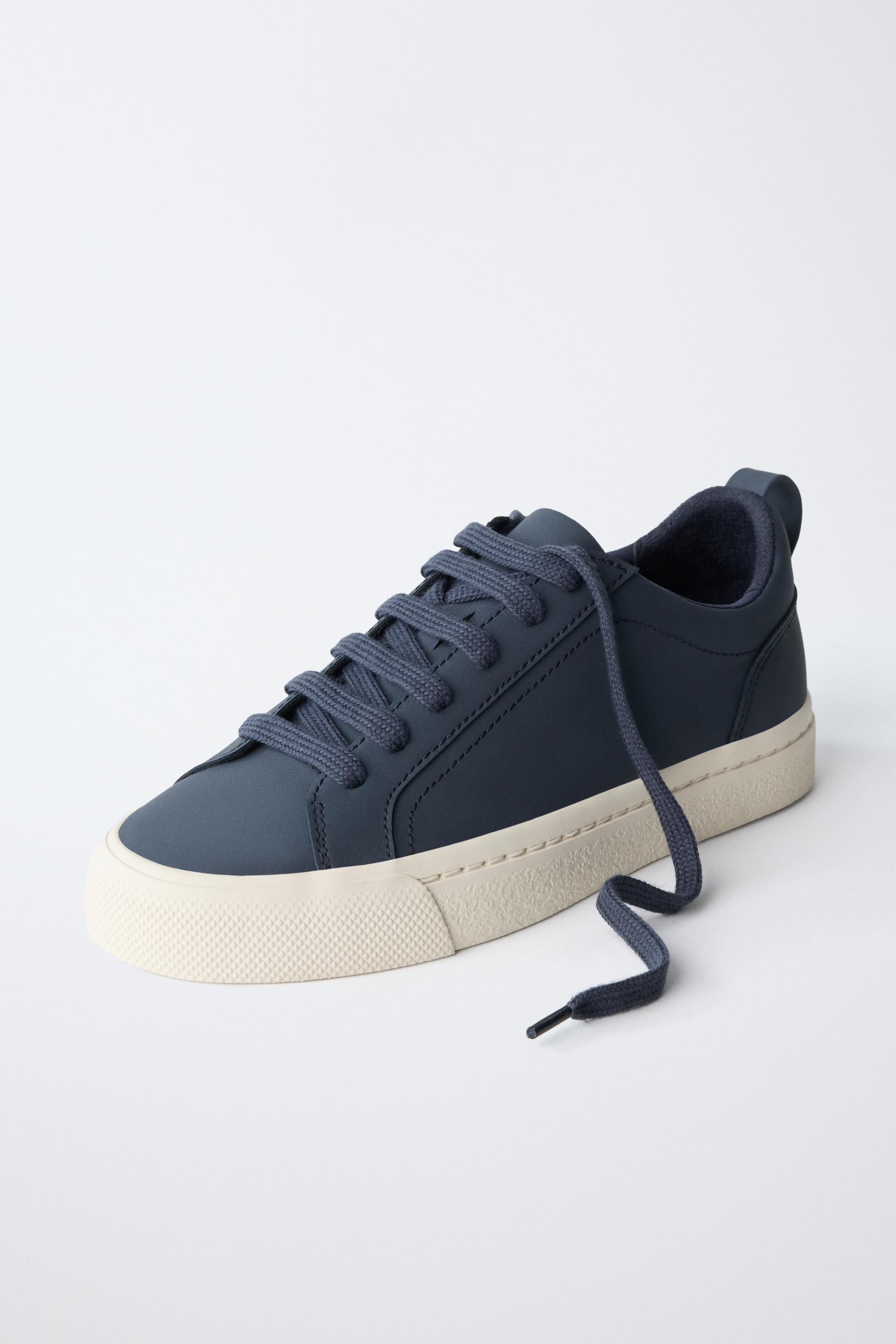 BASIC SNEAKERS