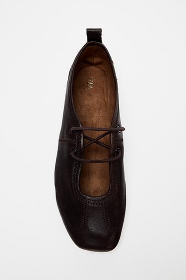 BALLERINES EN CUIR À LACETS - Marron de Zara