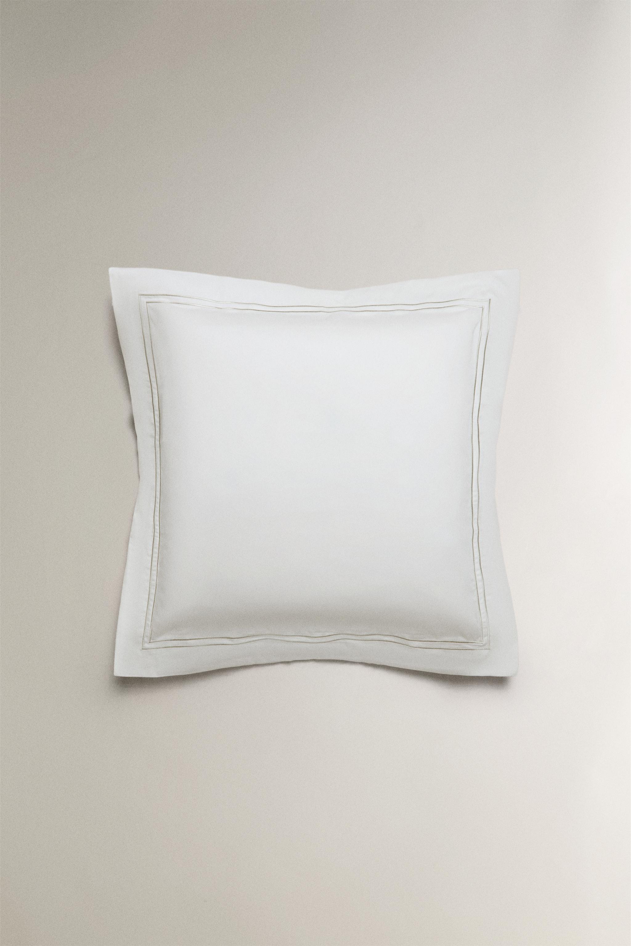 PILLOWCASE WITH TWO EMBROIDERED DETAILS — Light green
