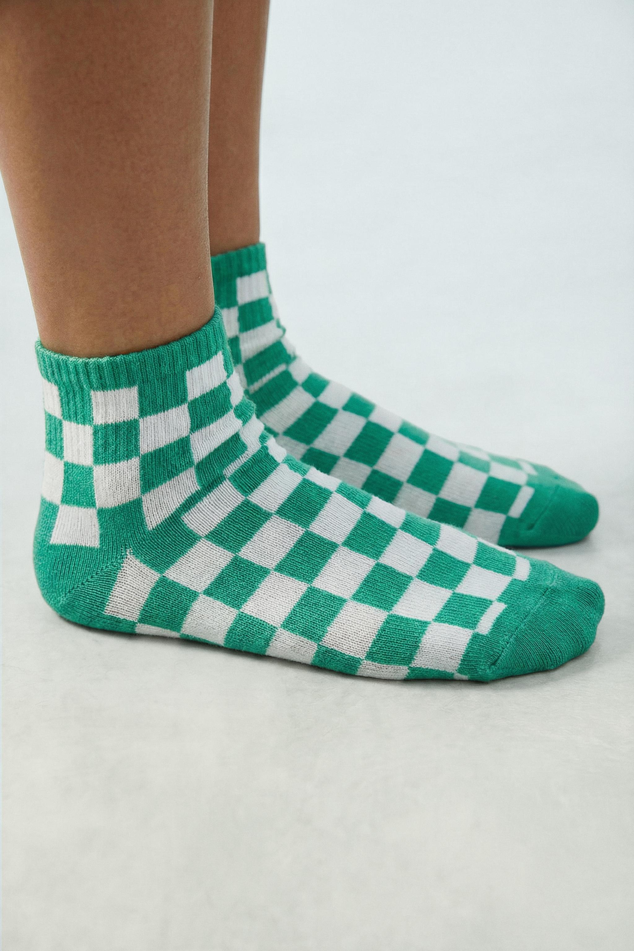 LOT DE TROIS SOCQUETTES À DAMIER