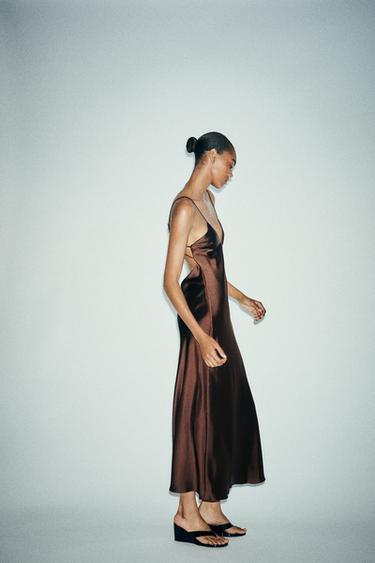VESTIDO MIDI SATINADO - Visón oscuro de Zara