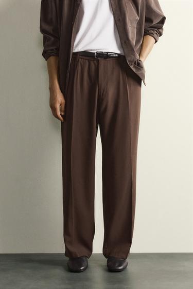 PANTALON FLUIDE COUPE DÉCONTRACTÉE À PLIS - Marron de Zara - Image 1
