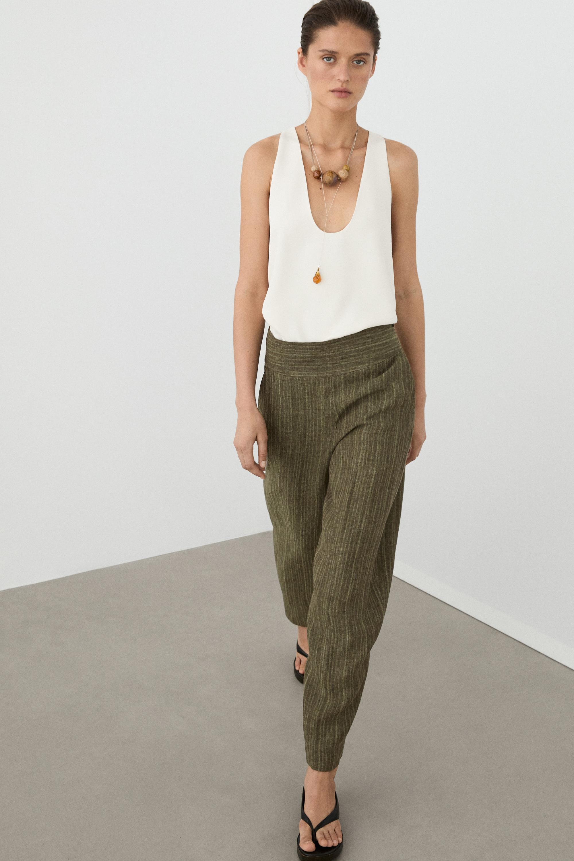 Total look linen trousers with corset belt detail