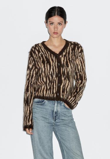 Cárdigan animal print con lana alpaca - Marrón de Zara