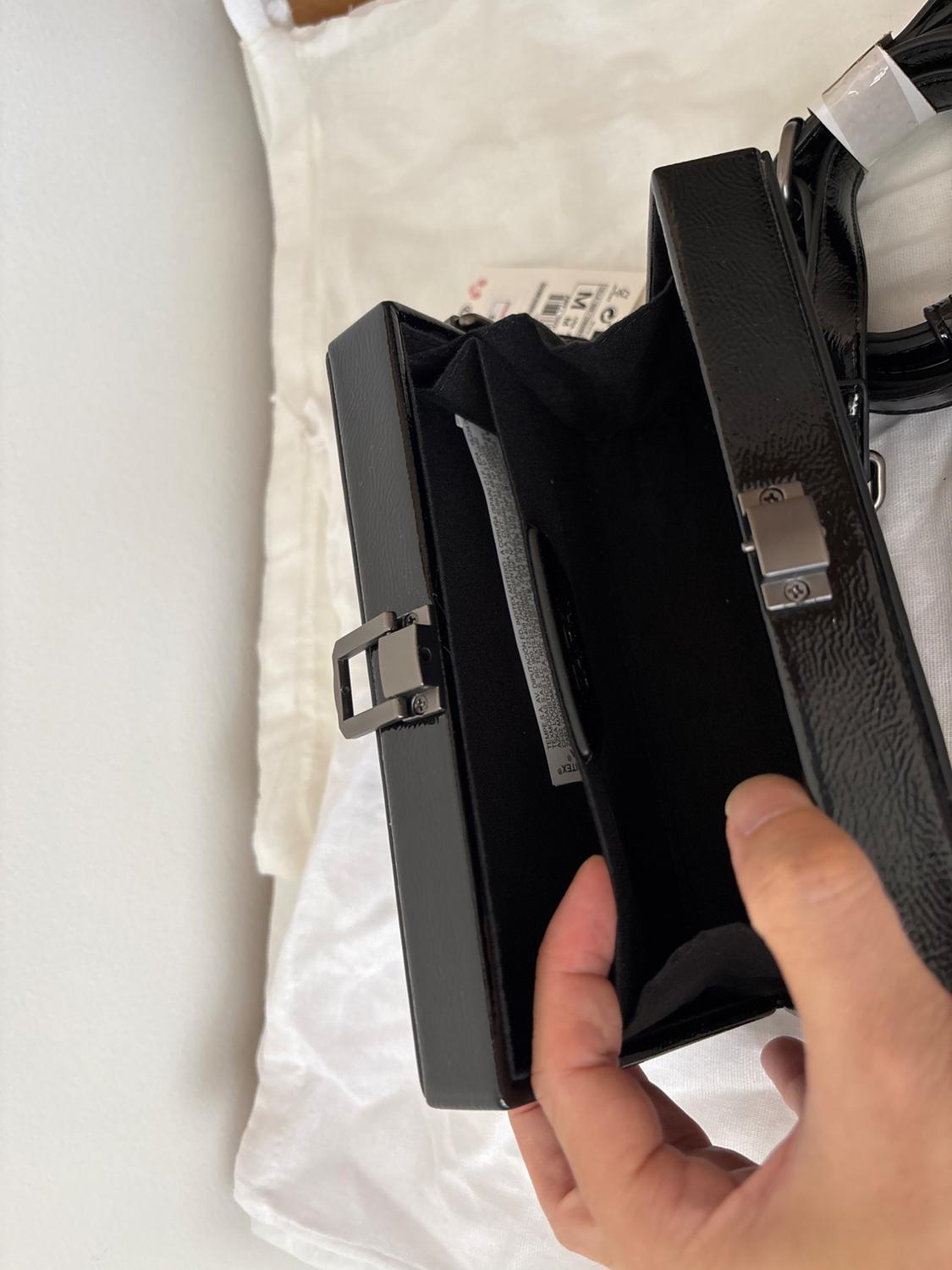 RIGID FAUX PATENT LEATHER MINI CROSSBODY BOX BAG - Image 6