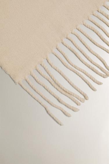 COUVERTURE LAINE FRANGES - Beige de Zara - Image 1