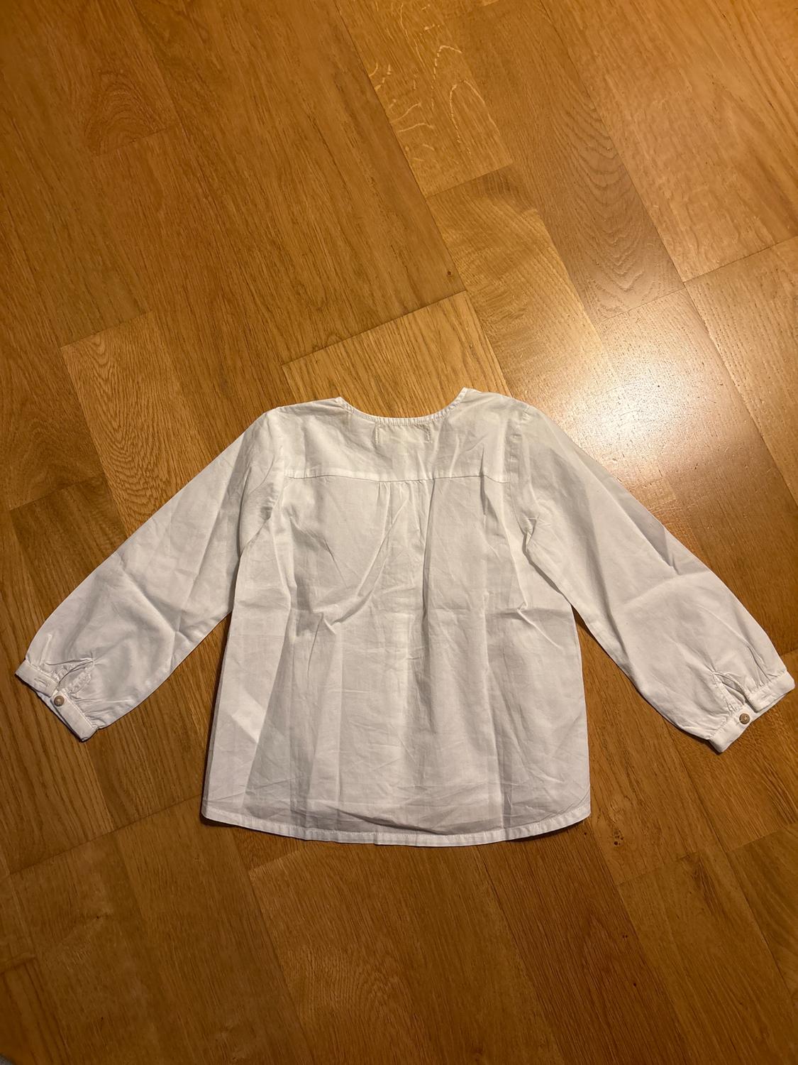 COTTON SHIRT WITH FRONT FRILLS DETAILS AND CONTRASTING BUTTONS - Image 5