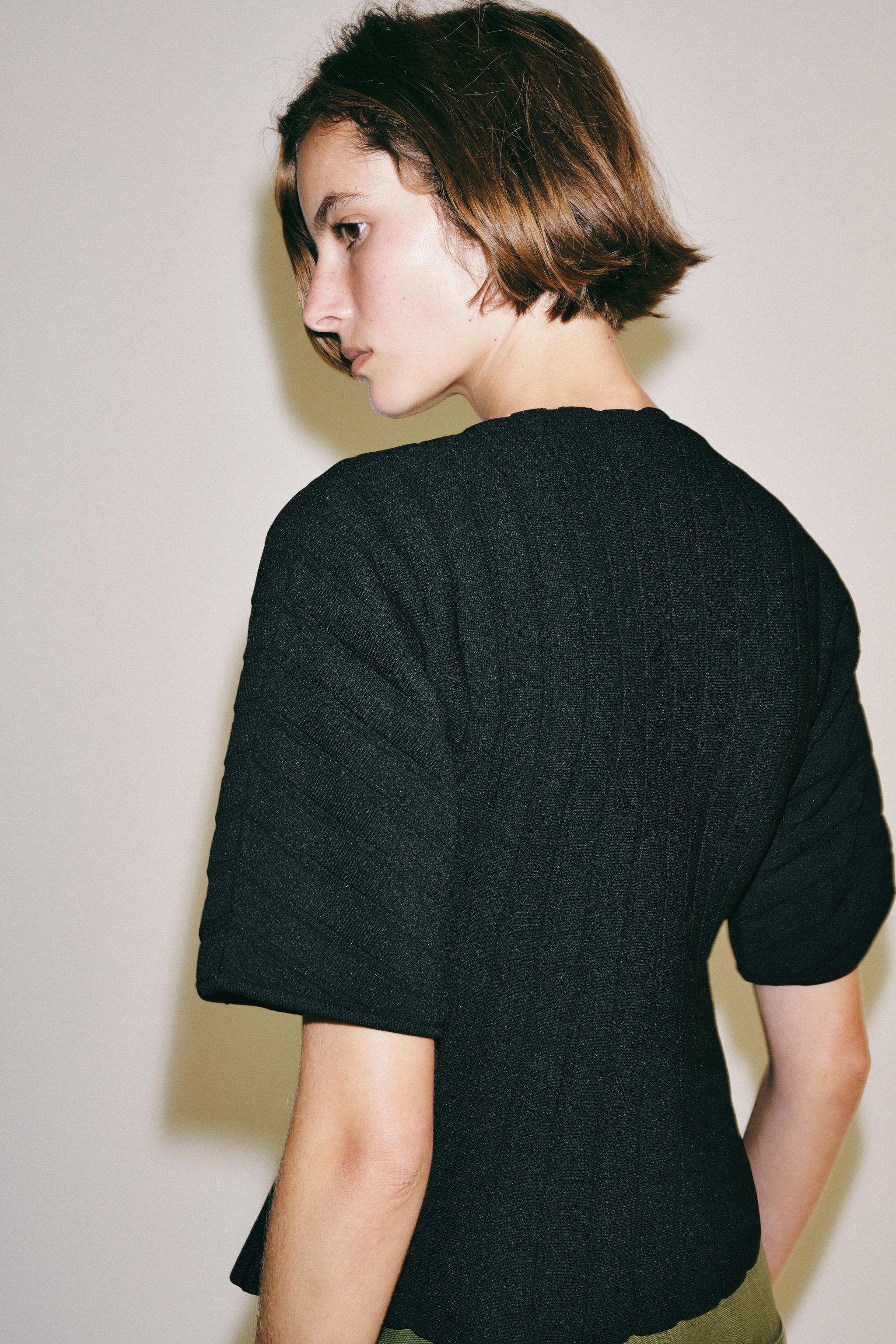 RIBBED KNIT TOP