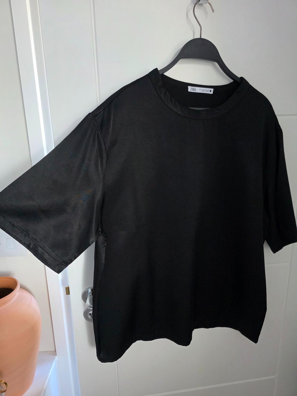 BLACK OVERSIZED DROP SHOULDER SATIN TSHIRT - Image 3