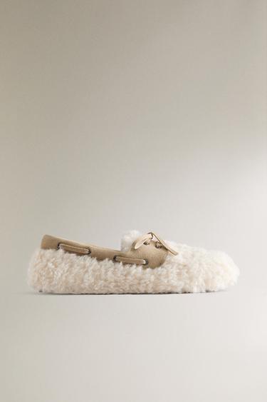 MOCASSIN CUIR IMITATION PEAU DE MOUTON - Beige de Zara