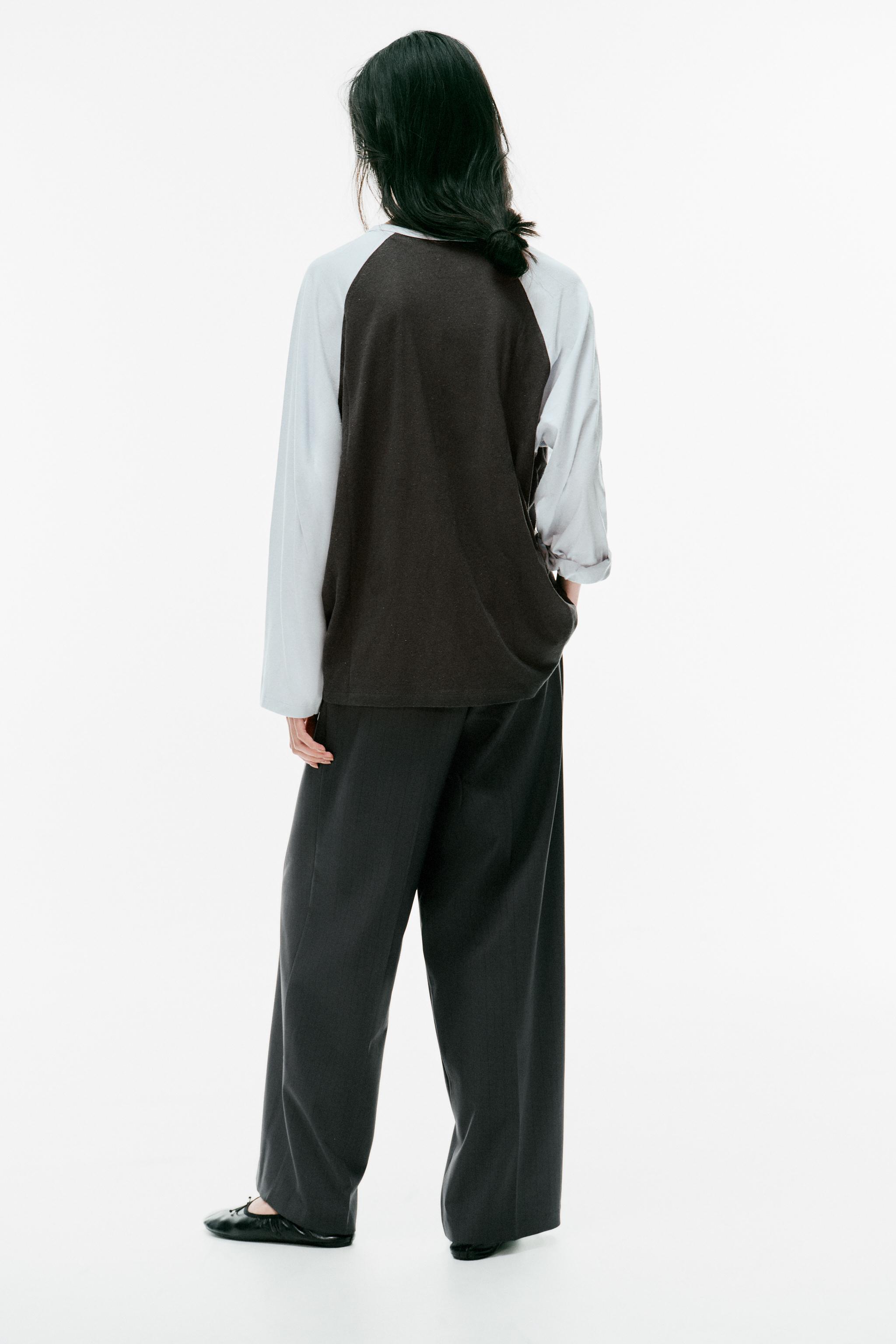 CONTRAST RAGLAN T-SHIRT