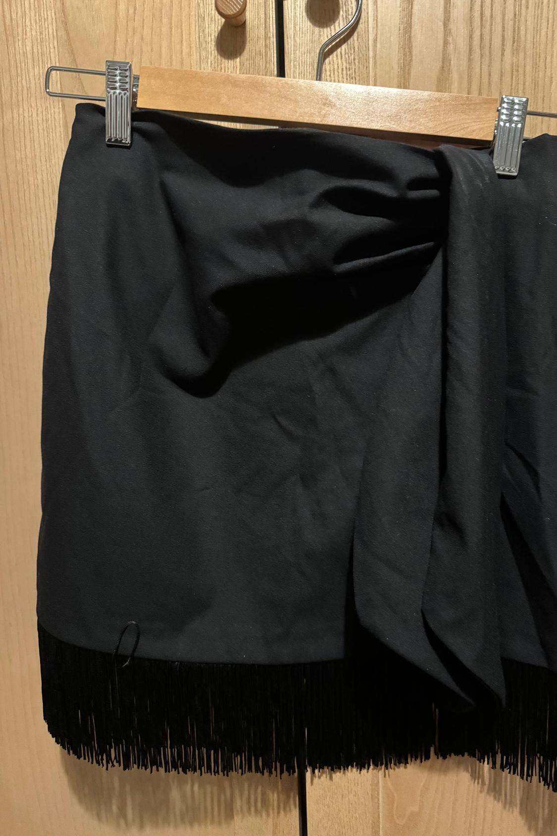 SHORT SKIRT WITH FRINGING