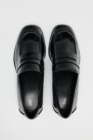 MOCASSINS À EFFET VERNI - Noir de Zara - Image 5