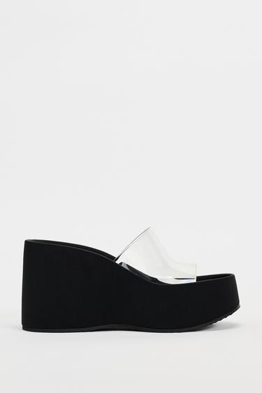 SANDALIA CUÑA VINILO - Negro de Zara