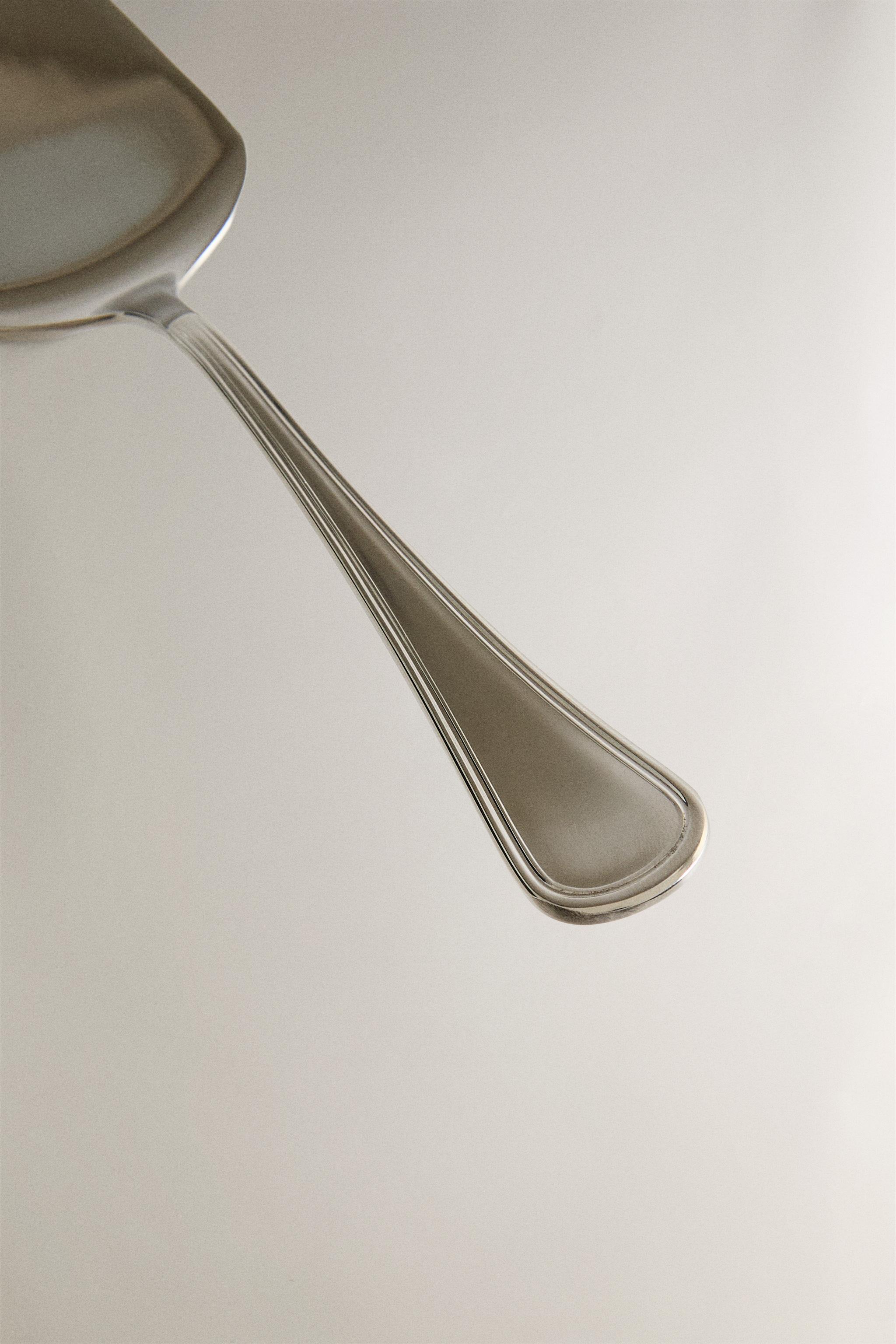 SHINY STEEL CAKE SERVER