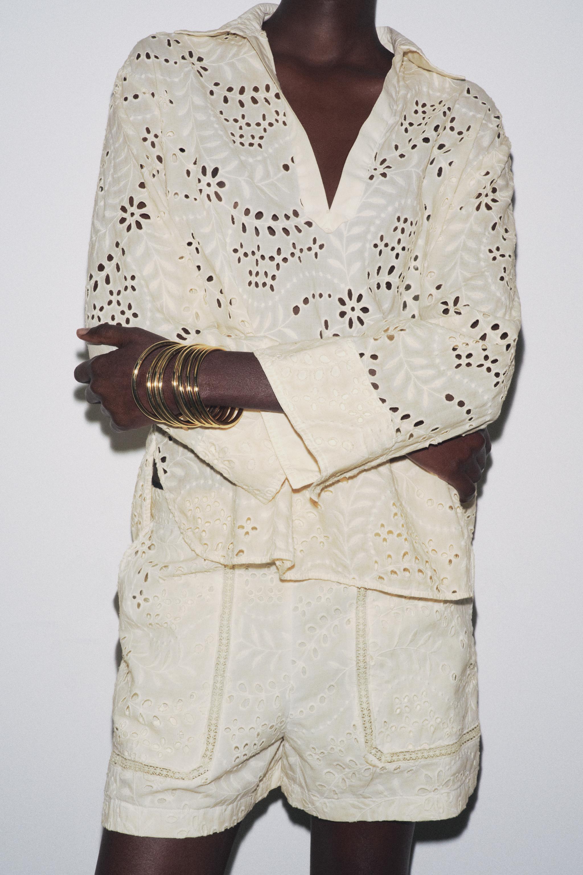 ZW COLLECTION PERFORATED EMBROIDERY BERMUDA SHORTS