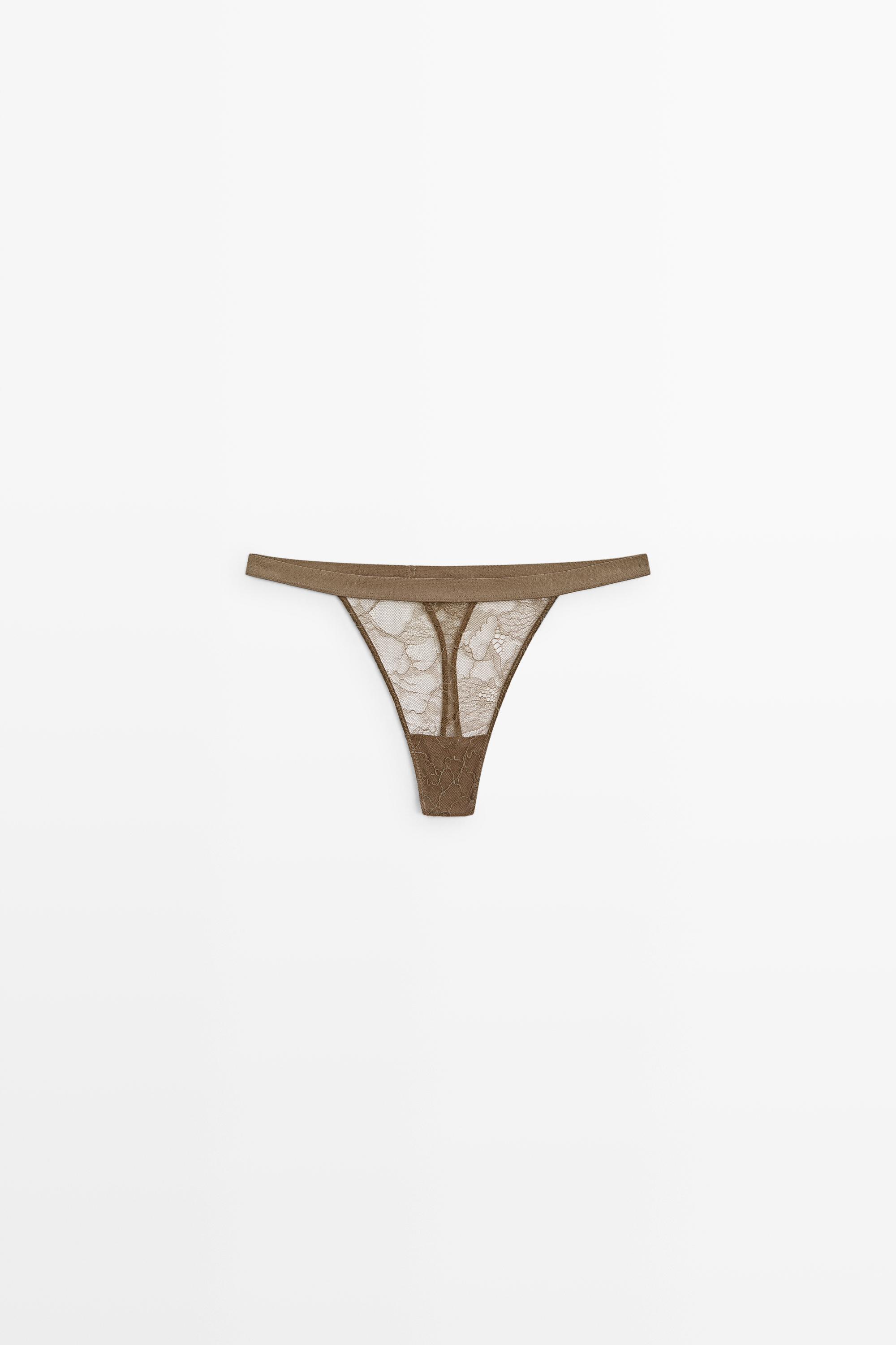 String en dentelle florale