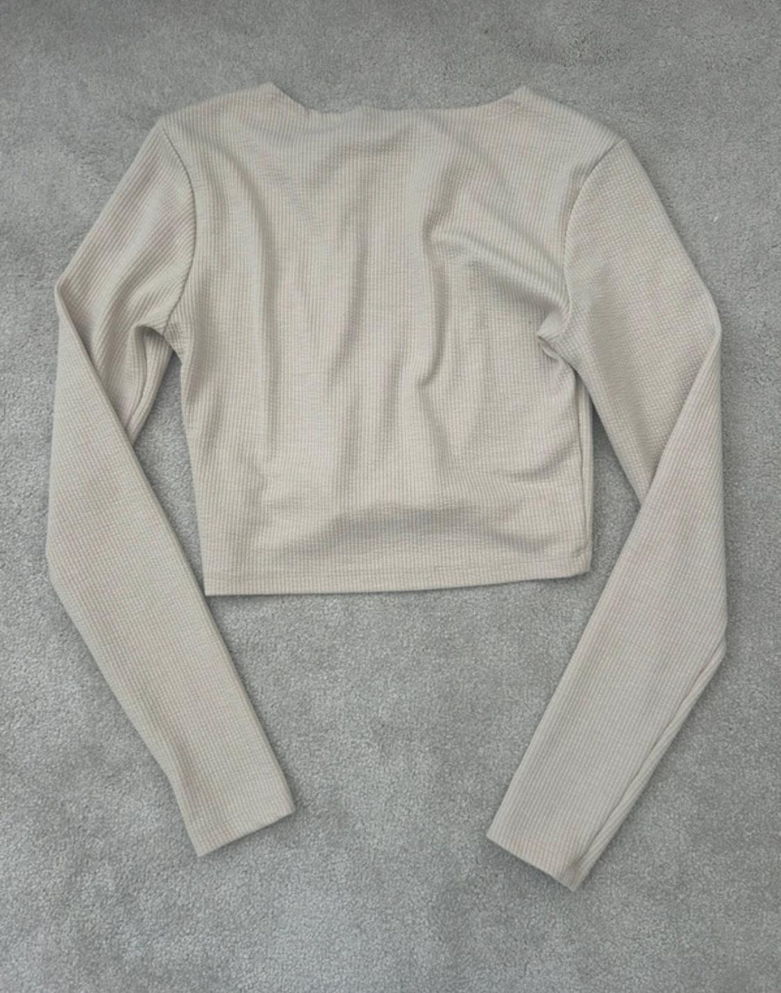 CREAM LONG SLEEVED CROP TOP - Image 3