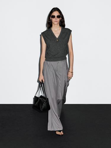 Pantalón de pinzas fluido - Gris de Zara