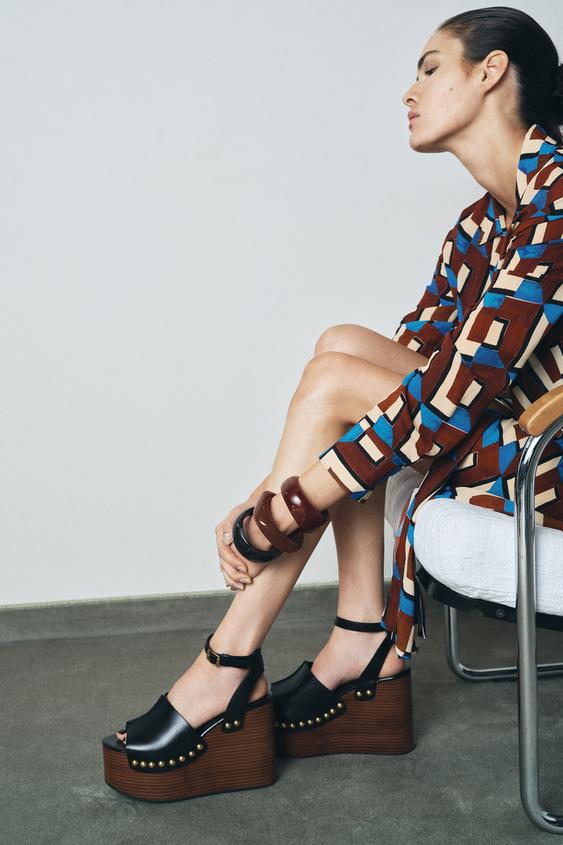 Zapatos Zara Sandalias Zara Tachuelas SANDALIA CUÑA PIEL TACHAS