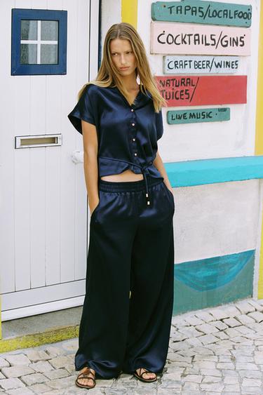 CONJUNTO DE CAMISA E CALÇAS ACETINADAS - 782 da Zara