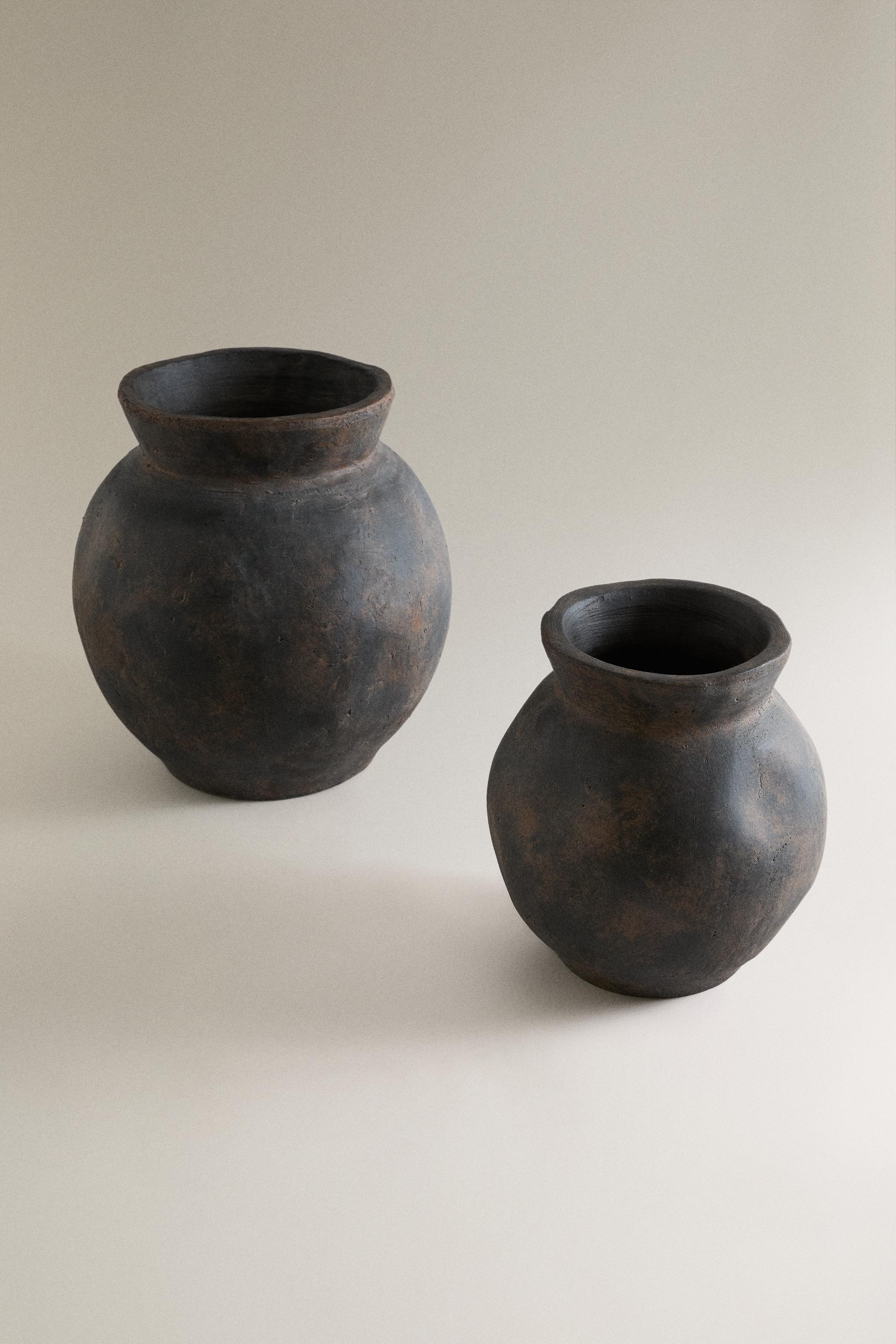 OVAL DECORATIVE CERAMIC VASE — Brown