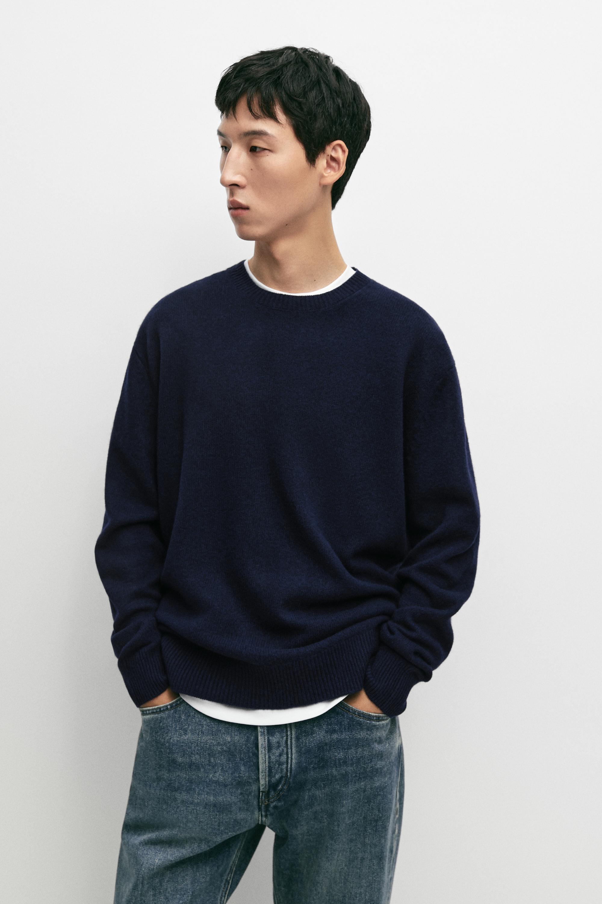 100% wool knit sweater with round neck