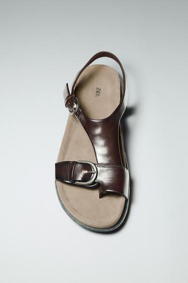 SANDALI BASSI IN PELLE - Marrone cioccolato di Zara