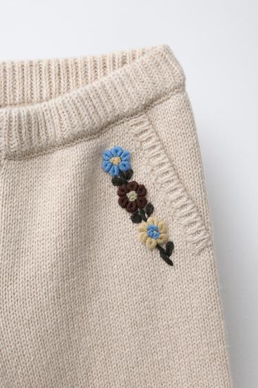 EMBROIDERED FLORAL KNIT TROUSERS - Ecru de Zara - Image 2