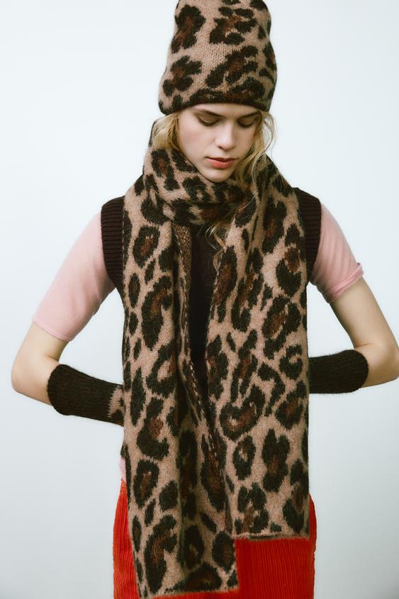 ANIMAL PRINT KNIT SCARF camel ZARA Spain
