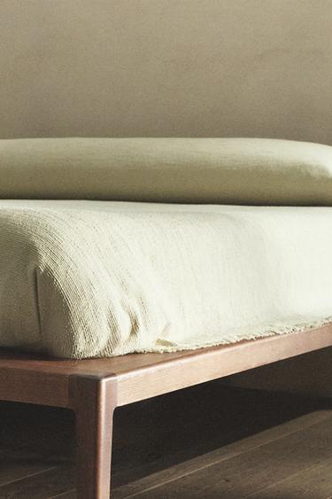 TEXTURED BEDSPREAD - Light green by Zara