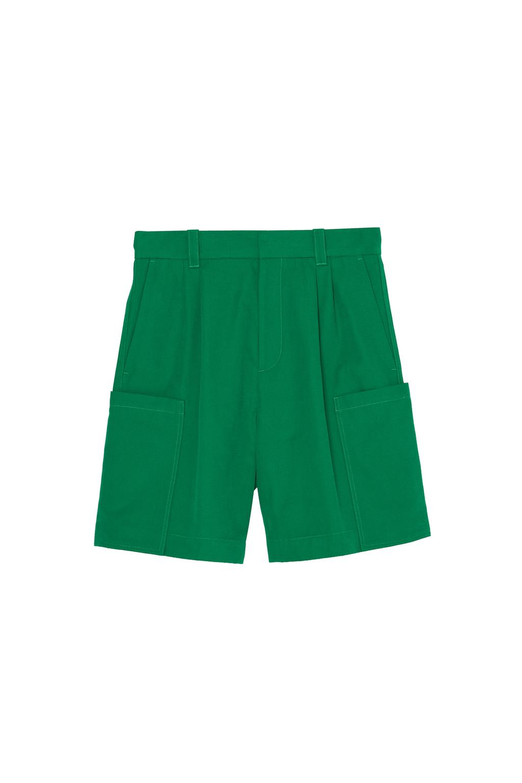 RELAXED FIT PLEATED CARGO BERMUDA SHORTS